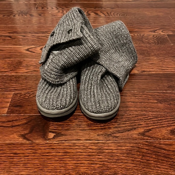 Grey crocheted Ugg boots - Picture 1 of 6